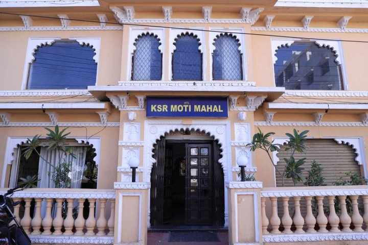 莫蒂马哈尔酒店(Hotel Moti Mahal Muroli)