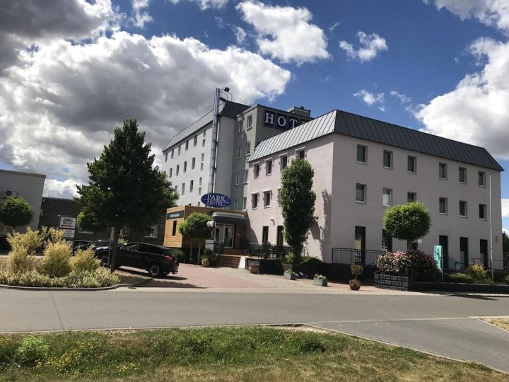 新勃兰登堡公园酒店(Parkhotel Neubrandenburg)