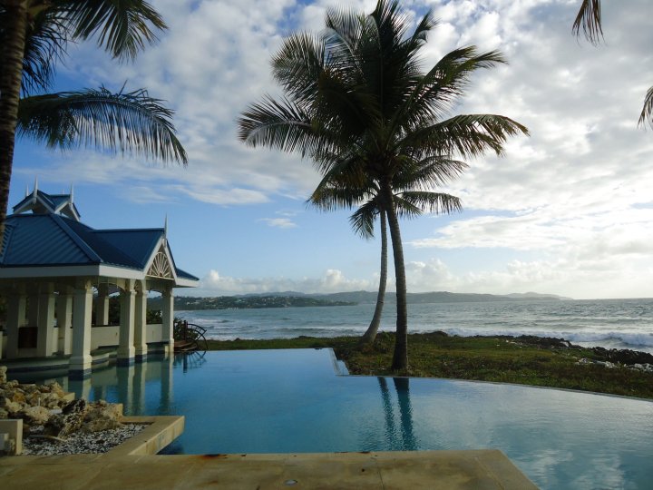 马格达莱纳大海滩度假村(Magdalena Grand Beach & Golf Resort)