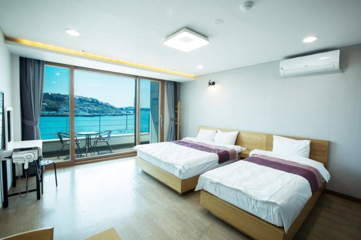 Yeosu Romance Night Sea Pension Resort