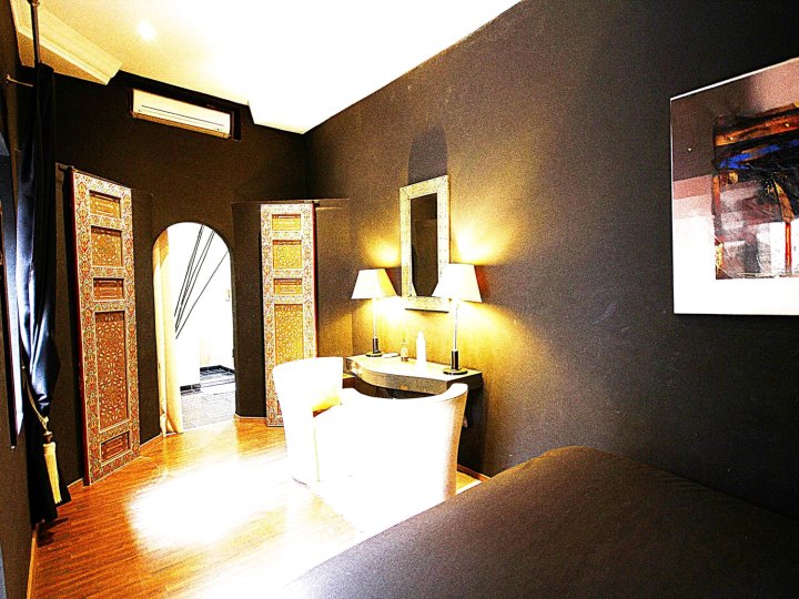 Room in Guest Room - Riad Ralhaya, Calm and Voluptuous Luxury in The Heart of Marrakech - 5