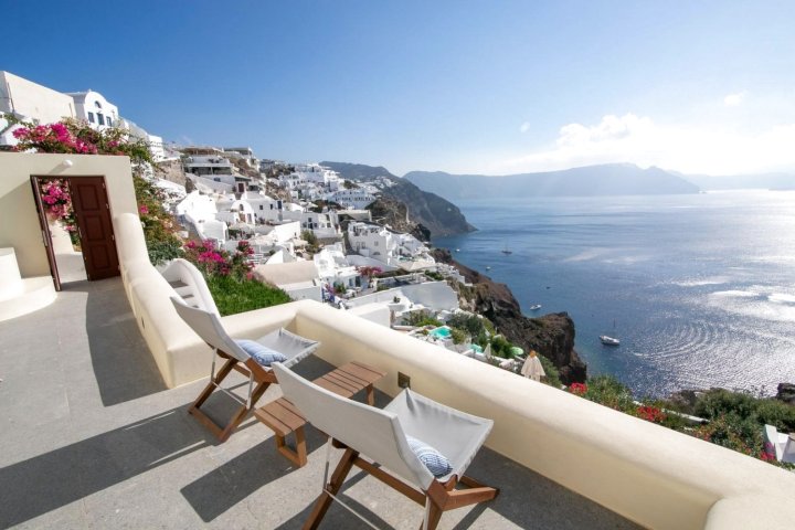 Aloia Villas Santorini Two Bedroom Villa with Outdoor Hot Tub [Spyros | Demi]