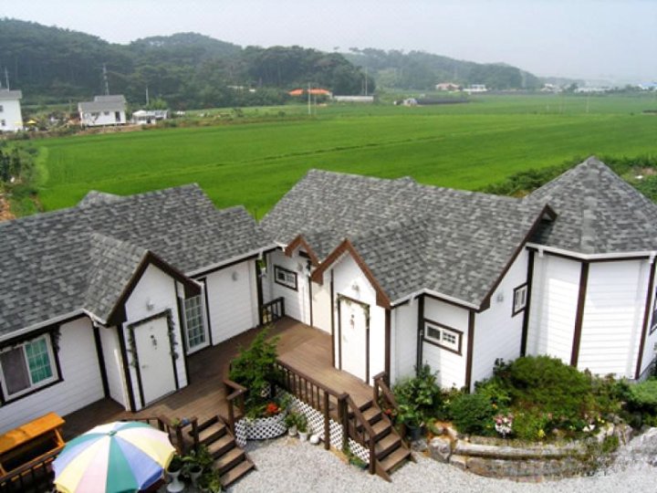 Taean (Anmyeondo) Forest Pension