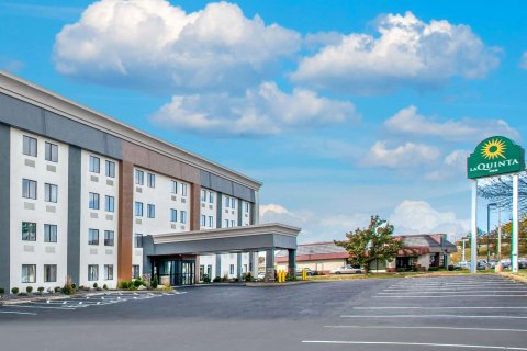 圣路易斯黑兹尔伍德机场北拉昆塔温德姆酒店(La Quinta Inn by Wyndham St. Louis Hazelwood - Airport North)