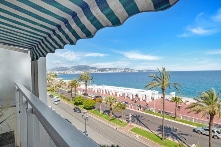 La Prom - Two Bedrooms Facing the Sea