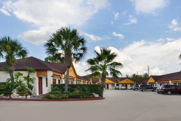 苏格兰南六号公路旅馆及套房(Scottish Inn and Suites Highway Six South)