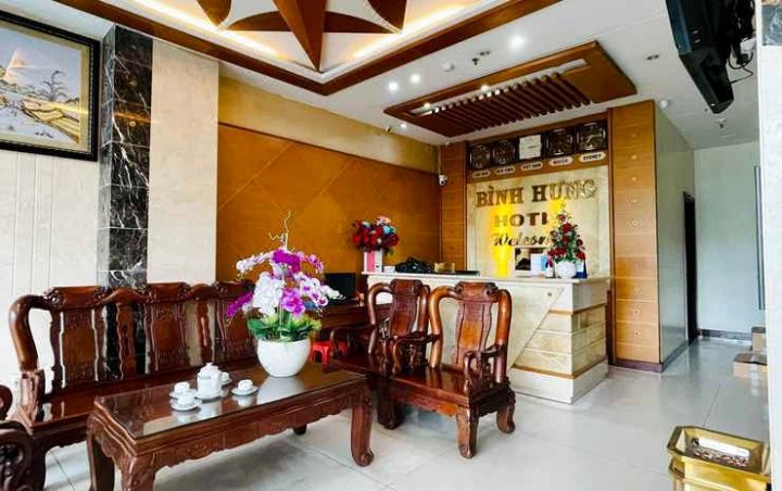 红多兹平兴酒店(RedDoorz Binh Hung Hotel)