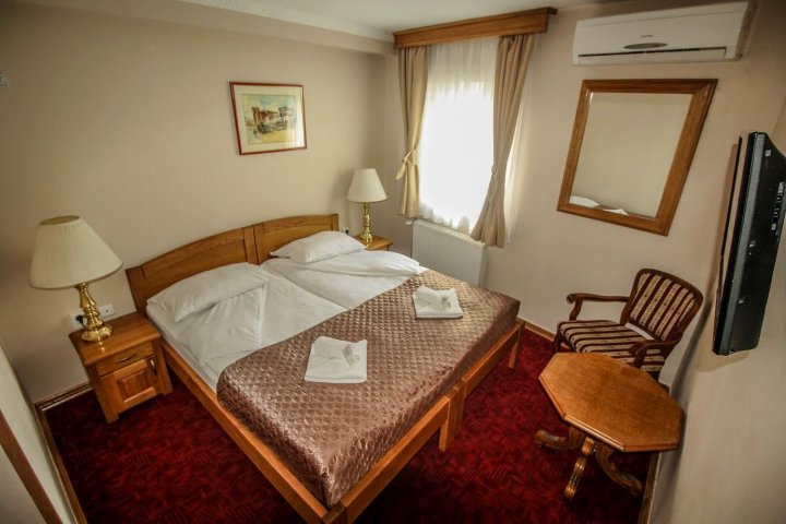 Room in BB - Charming Double Room in Sarajevo