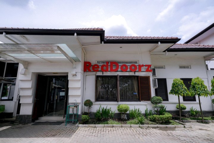 RedDoorz @ Avros Guest House Medan