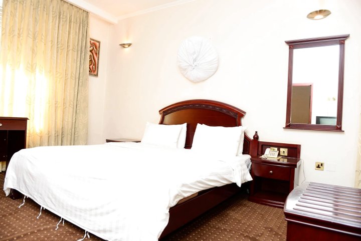 This Junior Suite Will Give a Wonderful Stay with Its Great Amenities.