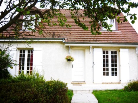 Room in House - F2 in Suburban Residence 30 km from Paris