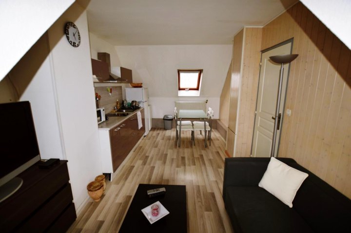 F2 in Suburban Residence 30 km from Paris