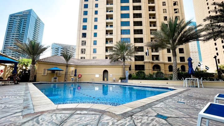 HiGuests - Spacious Apartment in JBR, 5-Min Walk to the Beach