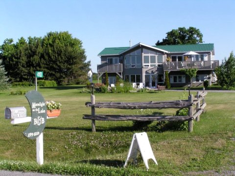 湖上月光住宿加早餐旅馆(Moonlight on The Lake Bed & Breakfast)