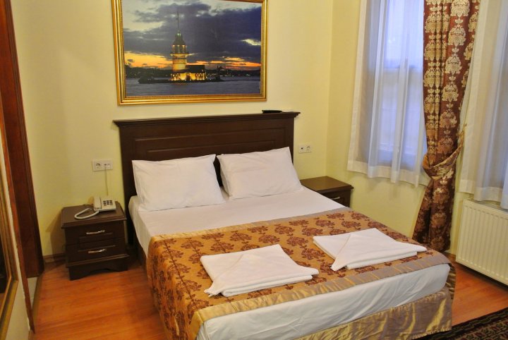 Double Bed with Private Bathroom Close Blue Mosque