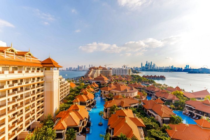 5 Resort Stay on Palm Jumeirah w Sea View