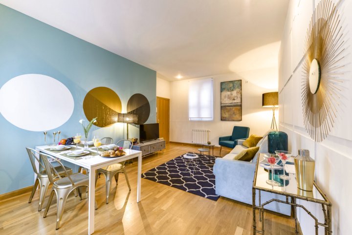 Bright and Sunny 1-Bedroom Apartment