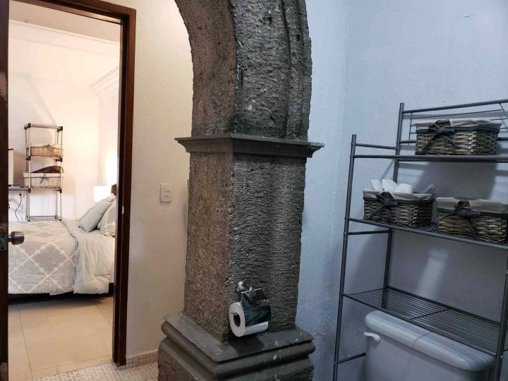 Guajillo Room-Frida Kahlos Neighborhood-Coyoacan(Guajillo Room-Frida Kahlos Neighborhood-Coyoacan)