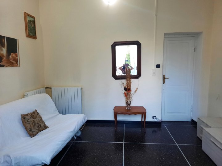 Comfortable One Bedroom Apartment with Parking Space in The Center of Genoa