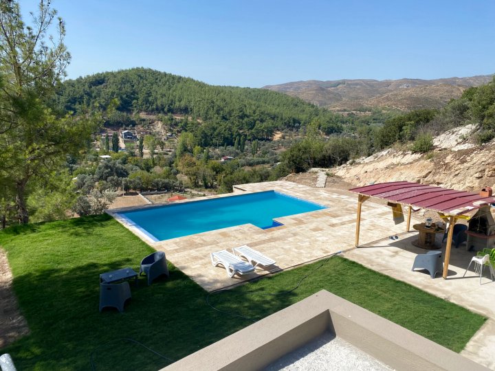 Lovely Stonehouse with Pool and Backyard in Izmir