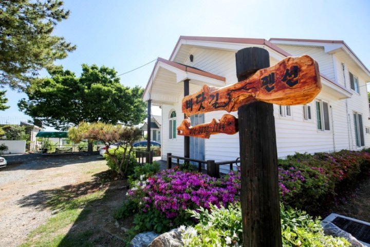 Taean Sinduri Sea Path Pension