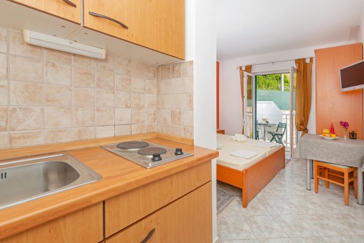 Sunny House Free Parking - Studio for 2 Persons with Balcony and Sea View