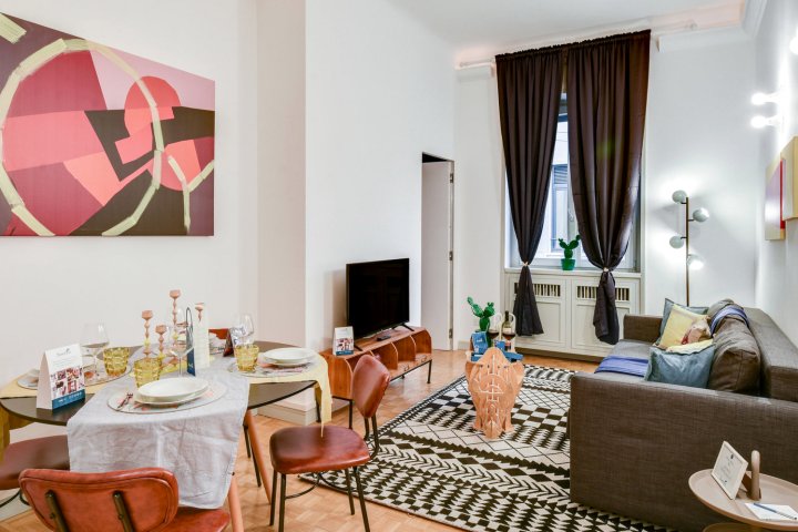 Cerva in Milano with 3 bedrooms and 2 bathrooms
