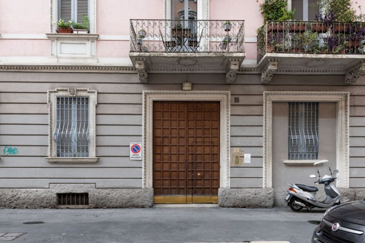 Wagner in Milano with 2 Bedrooms and 1 Bathrooms