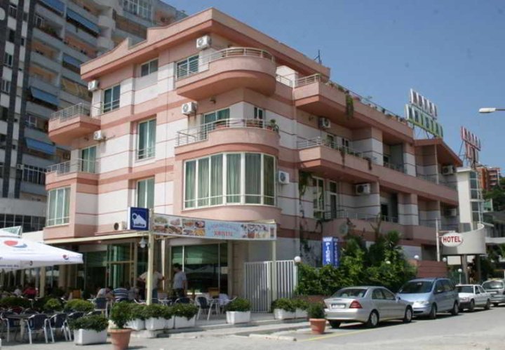 Kristal Hotel