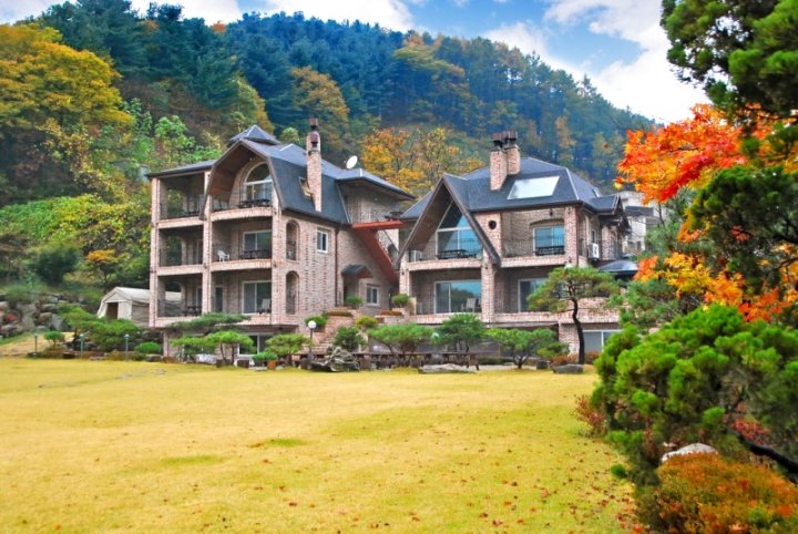 Gapyeong Castle Lake Pension