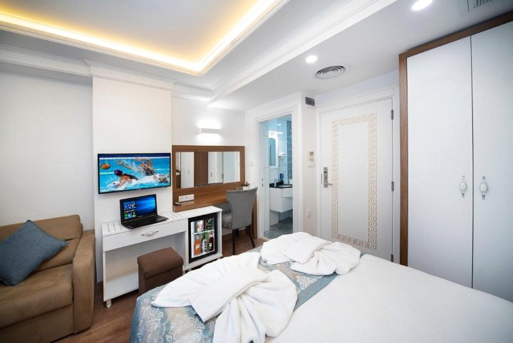 Room in Guest Room - Lika Hotel - Standard Double or Twin Room in Istanbul