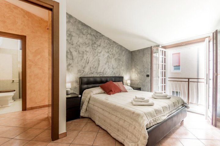Cozy 4+2 @ 15 Mins to Rome Center, Wifi AC Private Parking