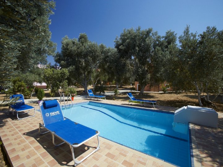 Elia Villas Pagkalochori: Complex of 3 Holiday Houses in an Olive Grove