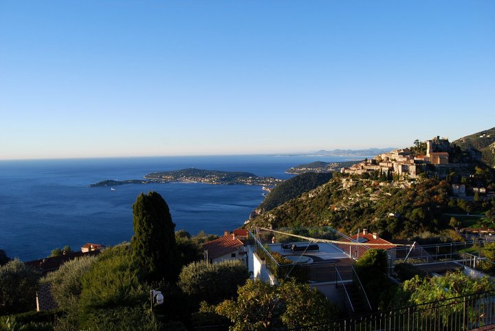 Stunning Penthouse with Panoramic Views of EZE Village and the French Riviera