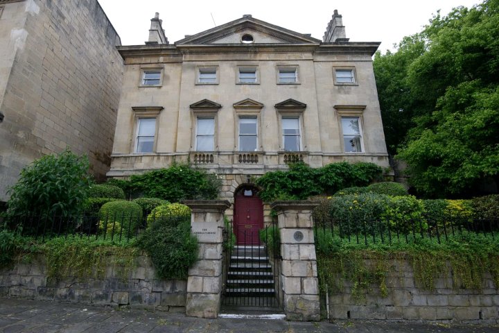 The Admirals Mansion - Central Bath