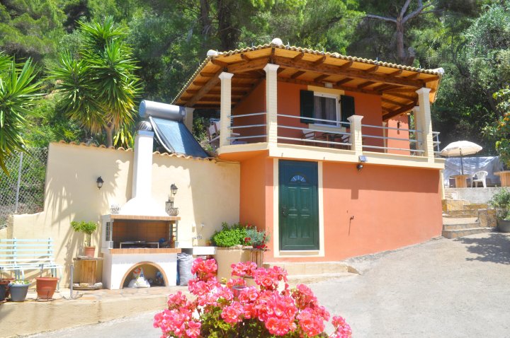 Villa Takis on Pelekas Beach Small House with Garden and Sea View