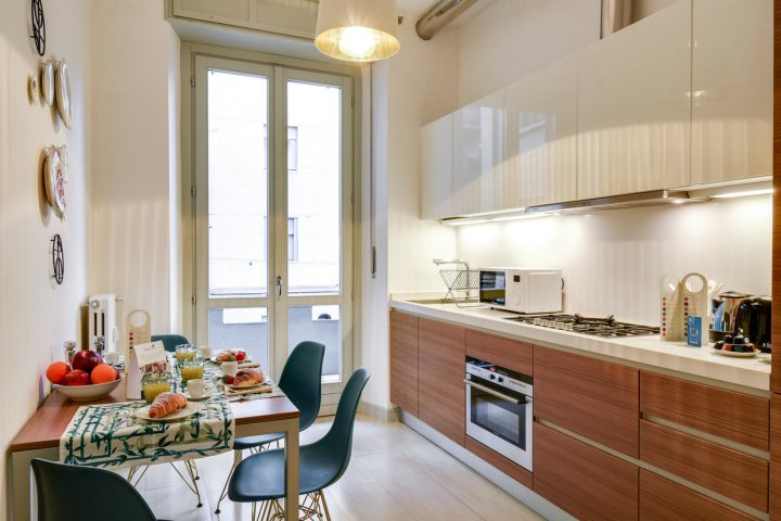 Cerva in Milano with 3 Bedrooms and 2 Bathrooms