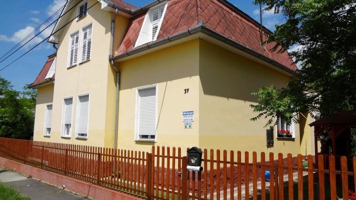 纳普斯甲公寓(Villa Napsugár)