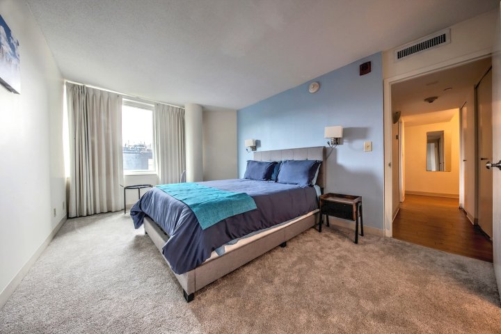 Bright Condo, Plenty of Room, Sleeps Upto 8