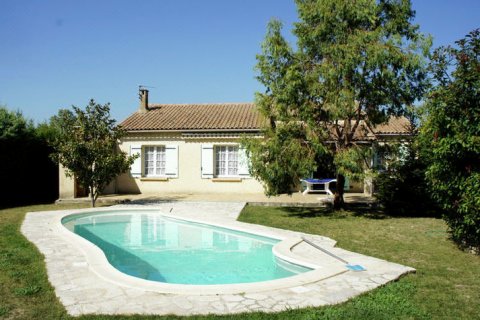 洛丽塔别墅(Bungalow with Pool Ideally Located in Provence)