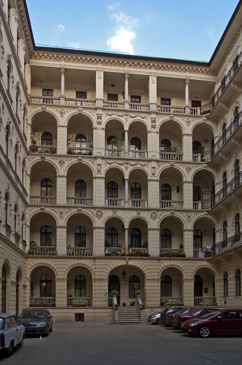 Opera View Apartment - Historic Building with High Ceiling, Free Wifi