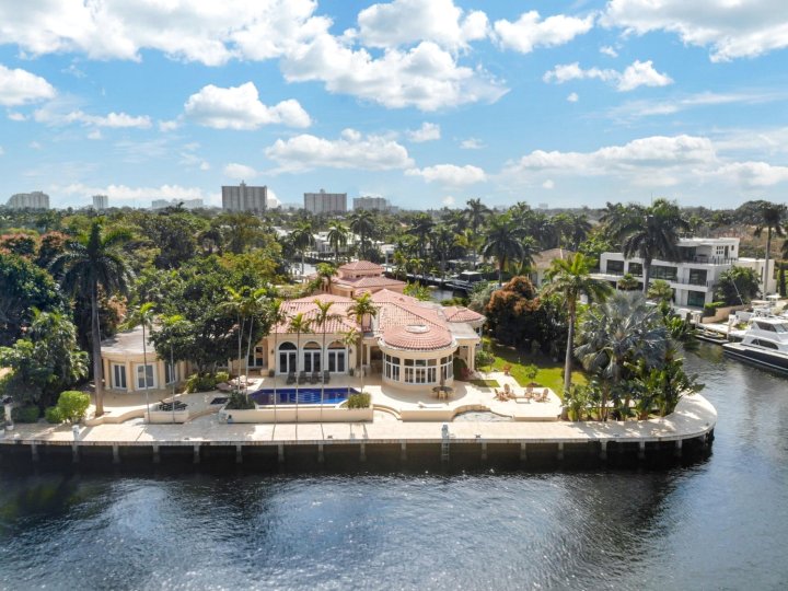 Aqua Point Paradise 7 Bedrooms 8 Bathrooms on Over 1 Acre in Fort Lauderdale