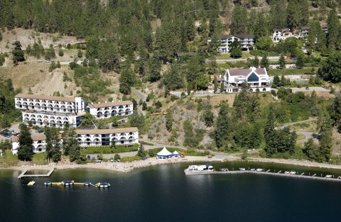 欧肯纳根湖舒适住宿招牌度假村(Cozystay Signature Lake Okanagan Resort)