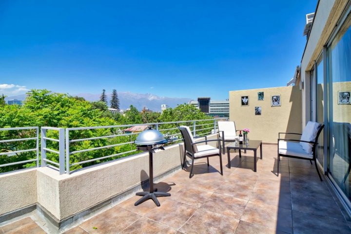 Huge Private Balcony, BBQ, Parking, AC & City View