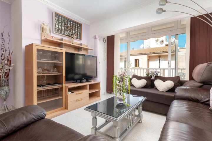 Violet House - Cozy Apartment 300 Meters from the Sea and the Beach. Free Wifi