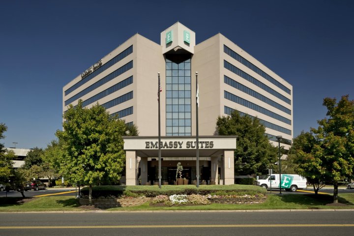 梅多兰兹希尔顿尊盛酒店(Embassy Suites Secaucus Meadowlands Hotel)