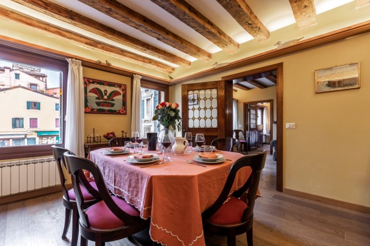 La Tana in Venice with 3 Bedrooms and 3 Bathrooms