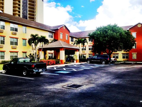 迈尔斯堡城内套房酒店(InTown Suites Extended Stay Fort Myers FL)