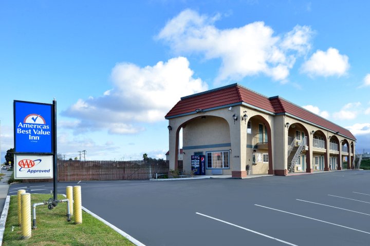 萨利纳斯汽车旅馆(Salinas Inn)