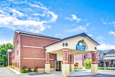 杰弗逊维尔温德姆戴斯套房酒店(Days Inn & Suites by Wyndham Jeffersonville IN)